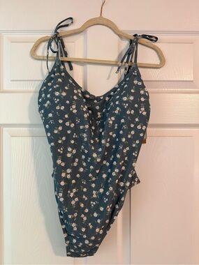 Shade & Shore NWT Floral Tie-Shoulder One-Piece Swimsuit